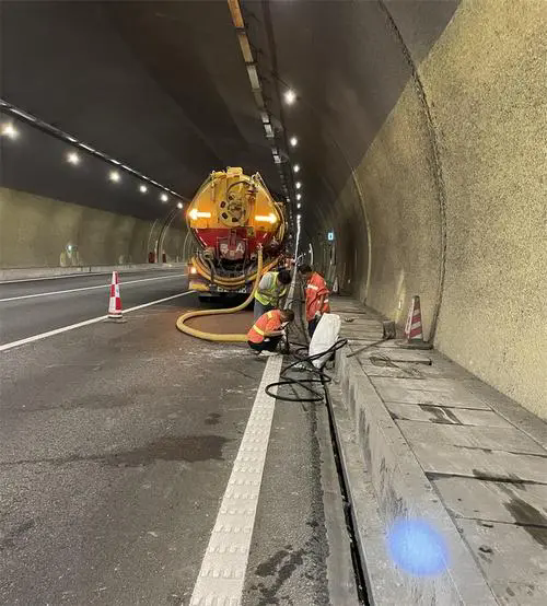 礼县隧道排水渠清淤